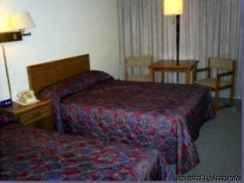 Pierre Inn And Suites חדר תמונה